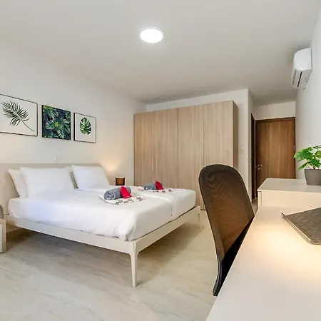 Ultra-modern 3br W/pool + Ac Near Ramla Bay & Cave