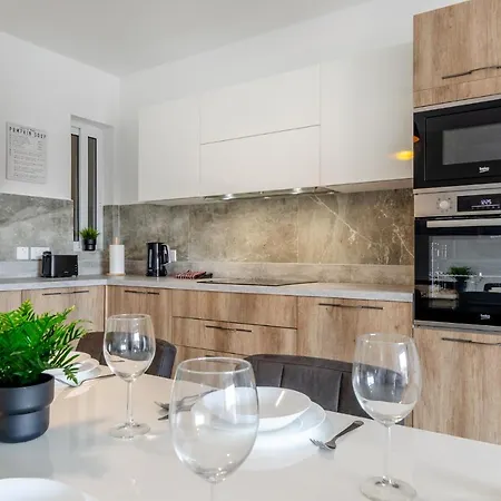 Διαμέρισμα Ultra-modern 3br W/pool + Ac Near Ramla Bay & Cave *