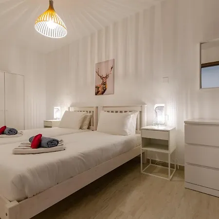 Ultra-modern 3br W/pool + Ac Near Ramla Bay & Cave Διαμέρισμα *