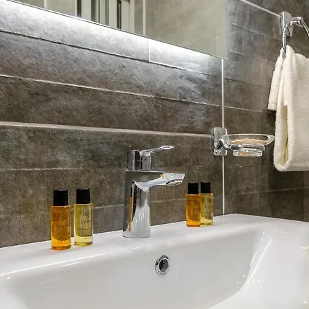 Ultra-modern 3br W/pool + Ac Near Ramla Bay & Cave Διαμέρισμα