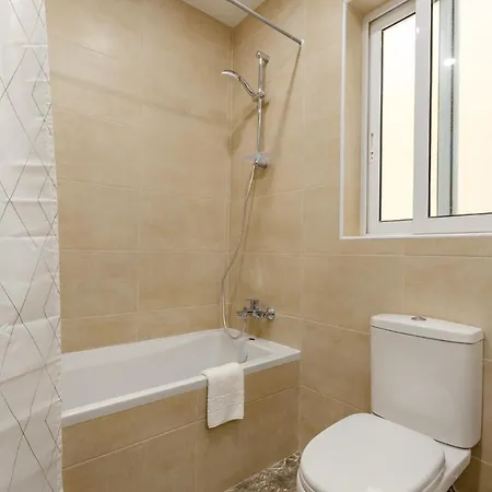 Ultra-modern 3br W/pool + Ac Near Ramla Bay & Cave Διαμέρισμα *