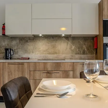 Ultra-modern 3br W/pool + Ac Near Ramla Bay & Cave * Nadur