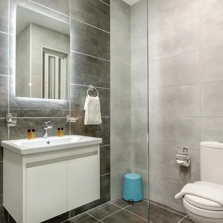 Ultra-modern 3br W/pool + Ac Near Ramla Bay & Cave Apartment Nadur