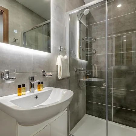 Ultra-modern 3br W/pool + Ac Near Ramla Bay & Cave Apartment Nadur